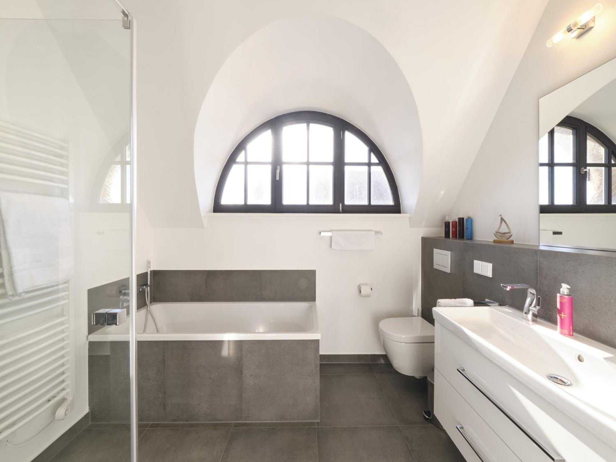 Reetland Am Meer - Luxusplus Reetdachvilla Mit 4 Schlafzimmern, Aussensauna, Loungebereich Und Kamin G07 Dranske Exteriör bild